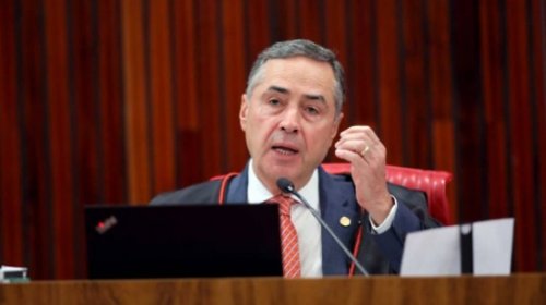 [Ministro Barroso volta a virar alvo de bolsonaristas após decisão sobre passaporte da vacina]