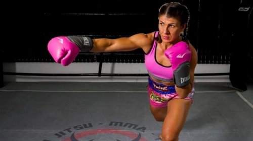 [Campeã brasileira de muay thai sofre infarto e morre aos 32 anos]