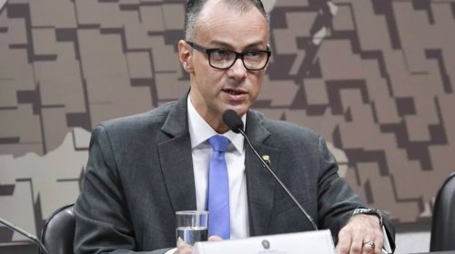 [Presidente da Anvisa rebate ataque de Bolsonaro e cobra retratação]