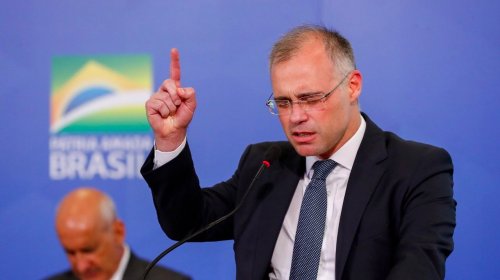 [“Ministro terrivelmente evangélico decidirá pautas sobre ideologia de gênero”, celebra Bolsona...]