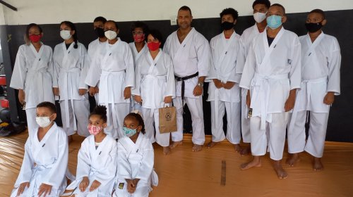 [Alunos de Karatê do GAP são aprovados em exame de faixa; destaque para aluna de 65 anos]