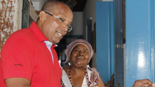 [Aprovado projeto de Suíca que nomeia rua do Pelourinho com o nome de Alaíde do Feijão; líder d...]