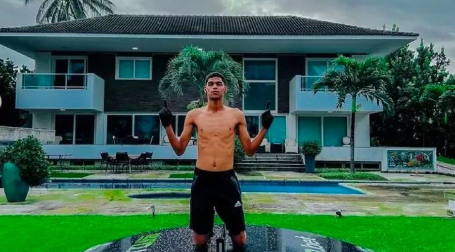 Luva de Pedreiro posa em nova casa e desabafa: [Luva de Pedreiro posa em nova casa e desabafa:
