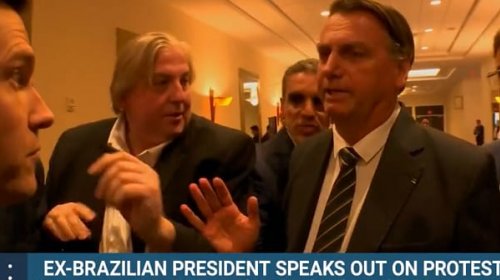 [Bolsonaro diz à imprensa norte-americana ter certeza que a esquerda planejou o 8 de janeiro]