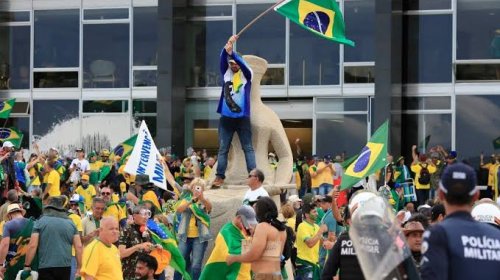 [AGU cobra R$ 100 milhões de financiadores de atos golpistas]