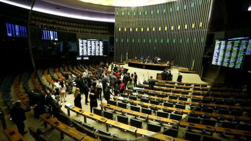 [Cotas femininas avançam, mas estrutura partidária e anistia são entraves]