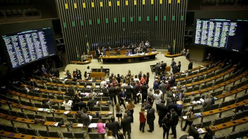 [Estudo mostra como as parlamentares brasileiros são ofendidas nas redes sociais]
