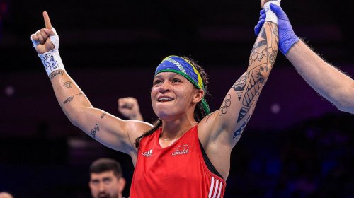 [Beatriz Ferreira sobra na final e fatura bicampeonato mundial de boxe]