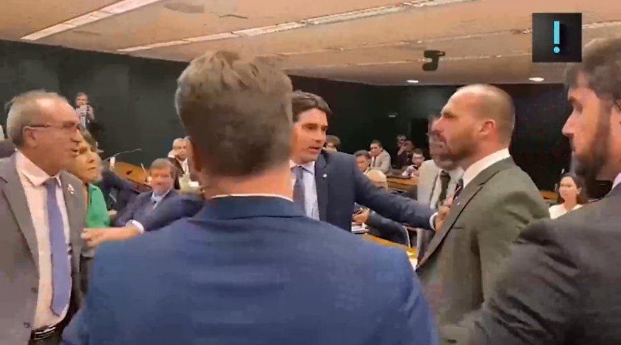 [Vídeos: Deputado Eduardo Bolsonaro tenta agredir deputado e o ameaça aos palavrões]