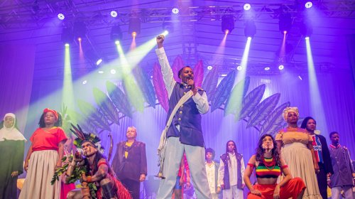 [Bando de Teatro Olodum leva “A Resistência Cabocla” para o Subúrbio e para estudantes de Salva...]