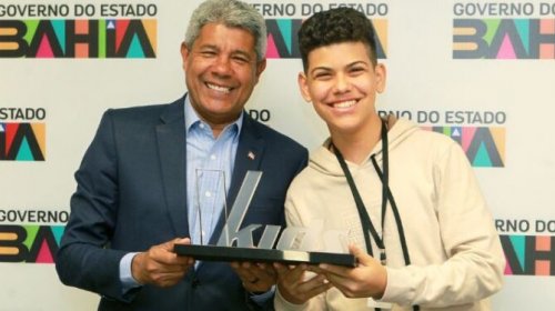 [Vencedor do ‘The Voice Brasil Kids’ é recebido pelo governador Jerônimo em Salvador]