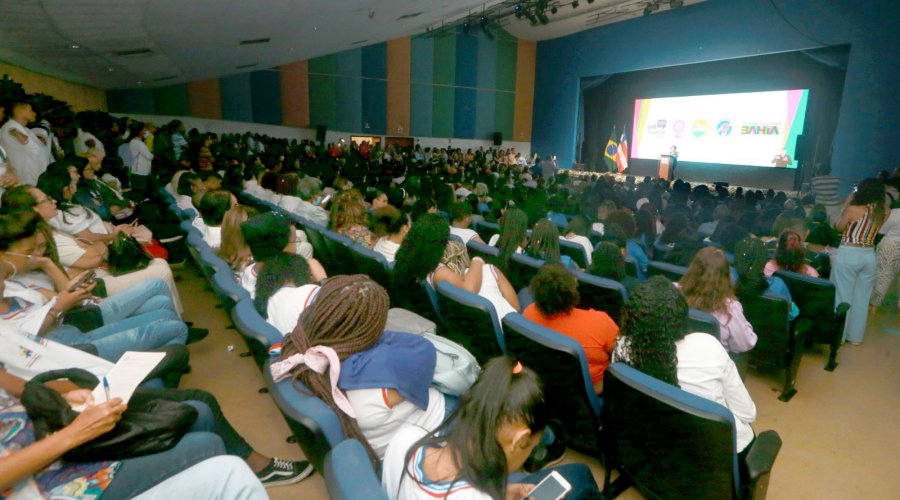 [Trabalhadores da Uneb denunciam calotes de empresas e cobram solução da reitoria durante evento em Salvador]