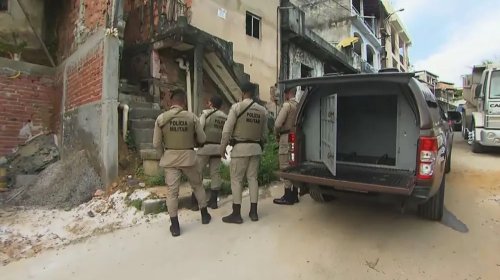 [Mãe e quatro filhos são feitos reféns por 8h em Salvador; grupo transmitiu ação em 'live']
