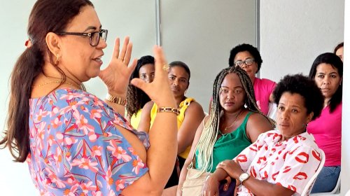 [Trabalhadoras da SEC ansiosas para saber qual empresa assumirá funções em escolas; SindilimpBA...]