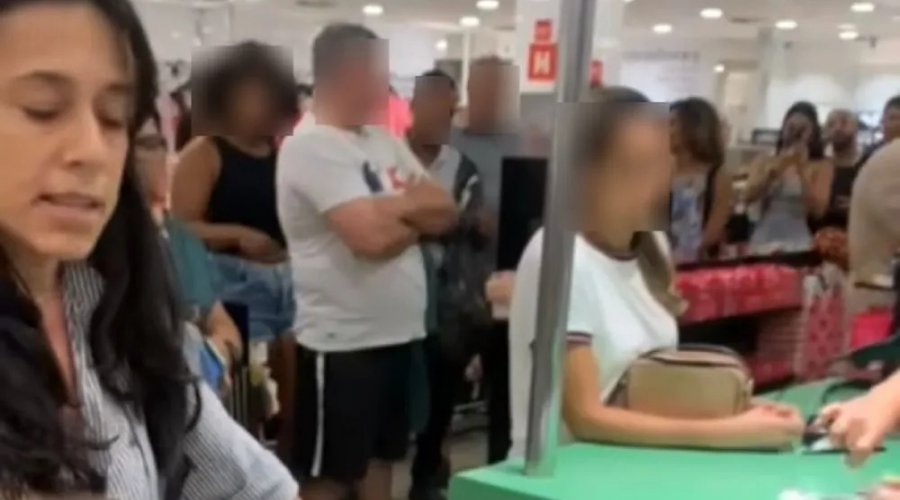 [Mãe de criança autista denuncia discriminação em loja de shopping na Bahia;]