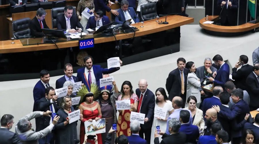 [Congresso derruba veto de Lula e mantém marco temporal indígena]