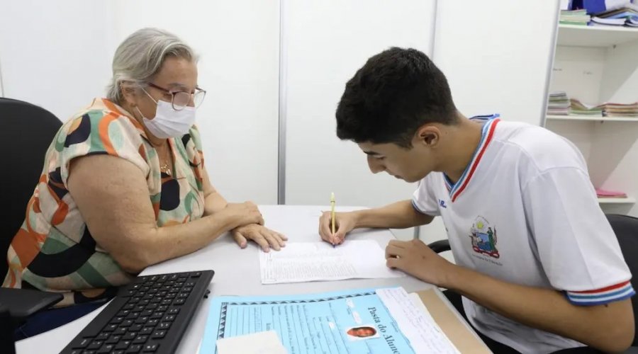 [SEC inicia renovação de matrícula para estudantes da rede estadual de ensino]
