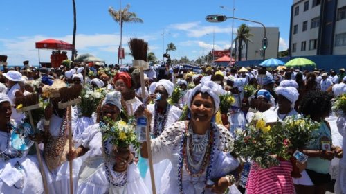 [Lavagem de Itapuã atrai turistas às manifestações do sincretismo religioso]