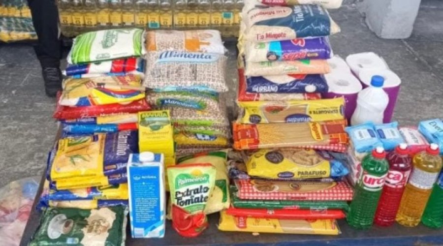[Secretaria da Educação do Estado realiza campanha de apoio a desabrigados pelas chuvas e arrecada 2,3 toneladas de alimentos]