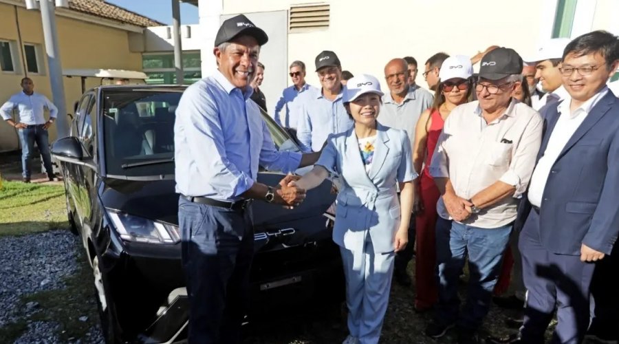 [Jerônimo anuncia que BYD investirá R$ 5,5 bilhões na fábrica de Camaçari, o dobro do previsto inicialmente]