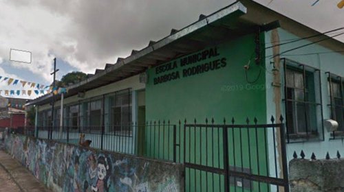 [DENÚNCIA: Pais de alunos surdos reclamam da falta de intérpretes nas escolas da rede municipal...]