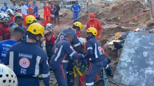 [Operário que caiu em tubulação de esgoto é retirado do local após 9 horas]