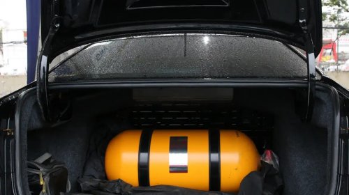 [Explosão em posto de gasolina mata um homem e fere outro no Rio]