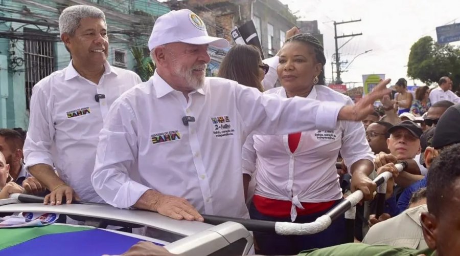 [Lula participa do 2 de Julho em Salvador pelo quarto ano seguido]