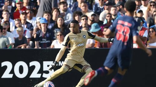 [Ederson se machuca e John, ex-Botafogo, é convocado para amistosos]