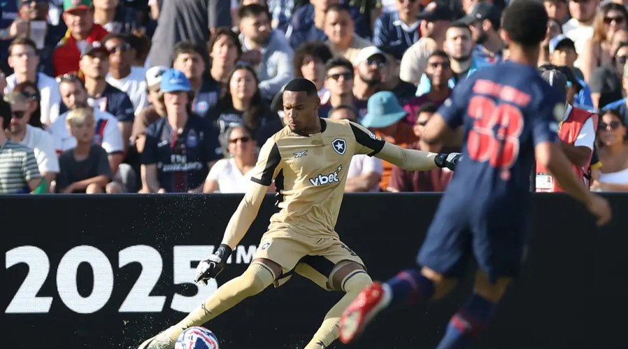 [Ederson se machuca e John, ex-Botafogo, é convocado para amistosos]