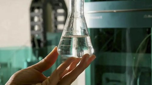 [Polícia investiga uso de metanol na limpeza de garrafas reaproveitadas em esquema de falsifica...]