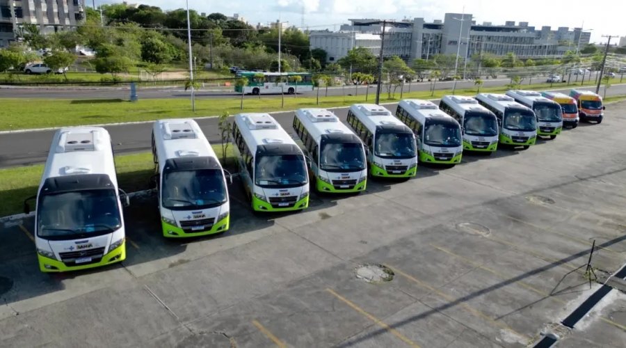 [Novos micro-ônibus reforçam atendimento das Policlínicas Regionais no interior da Bahia]