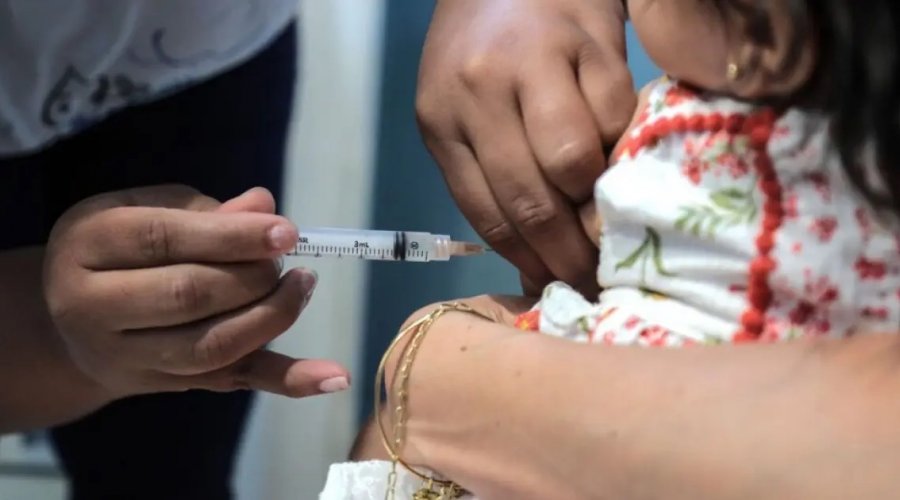 [Vacina contra HPV reduz até 67% das lesões pré-cancerosas e 58% dos casos de câncer de colo do útero no país, mostra estudo da Fiocruz]