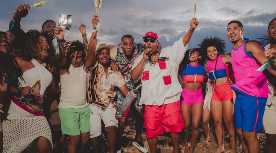 [Psirico aposta em formato inovador e grava projeto audiovisual com Xanddy, O Kannalha e outros nomes do pagode baiano]