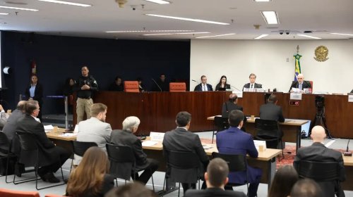 [STF rejeita recurso e mantém condenação de Bolsonaro na trama golpista]