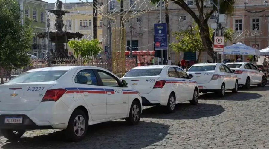 [Taxistas de Salvador têm até 10 de janeiro para regularizar cadastro junto à Prefeitura]