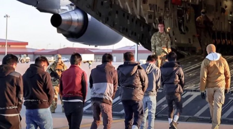 [Deportações de brasileiros dos EUA quase dobram em 2025 e atingem maior número da série]