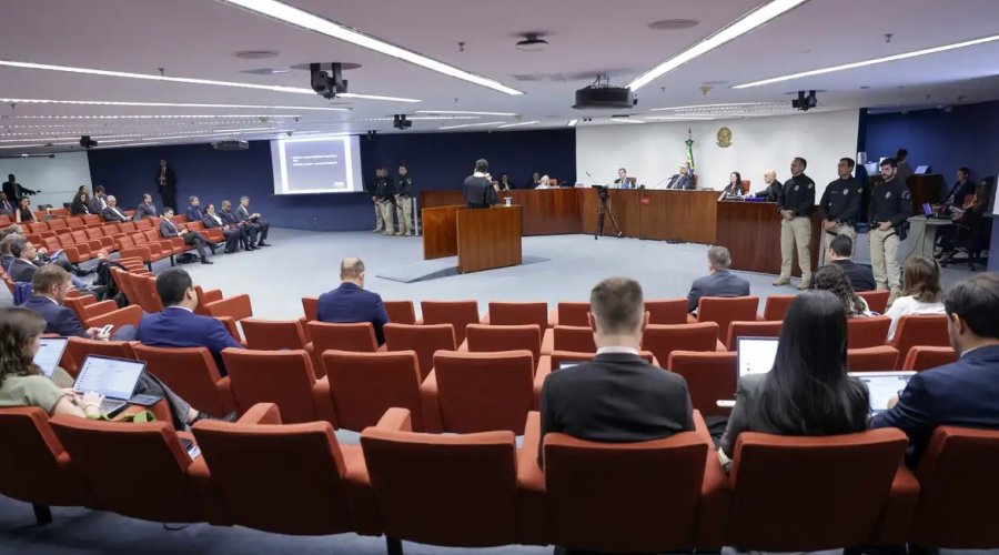 [Moraes vota por rejeitar recurso de réus do Núcleo 3 da trama golpista]