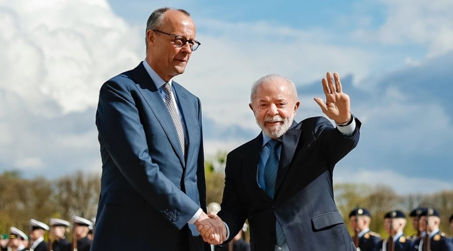 [Lula chega à Alemanha para assinar parcerias comerciais e de inovação]