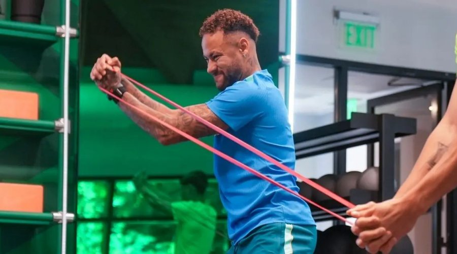 [Recuperação de Neymar avança e retorno aos treinos gera expectativa na Seleção Brasileira]