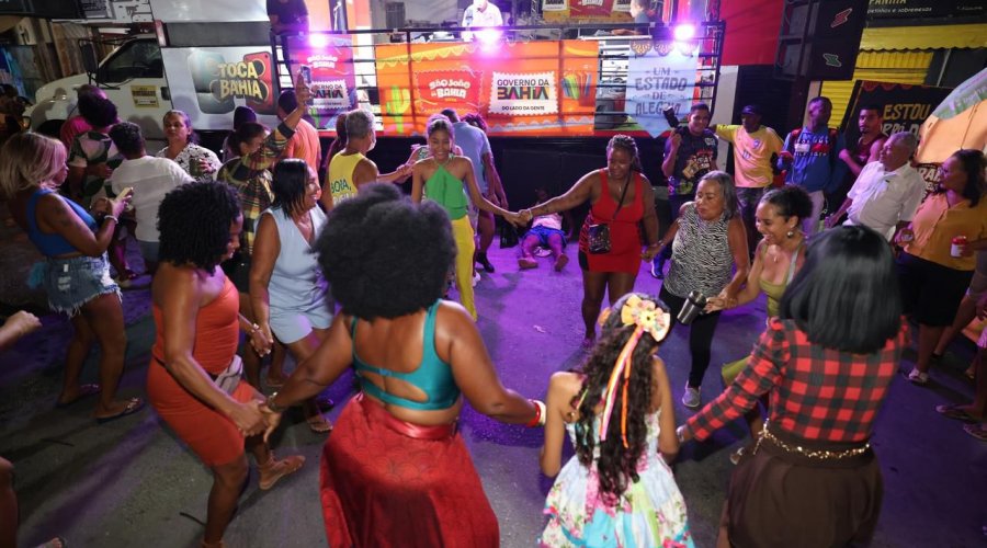 [Com apoio do Estado, festejos juninos no Nordeste de Amaralina fortalecem a cultura popular e impulsionam a economia local]
