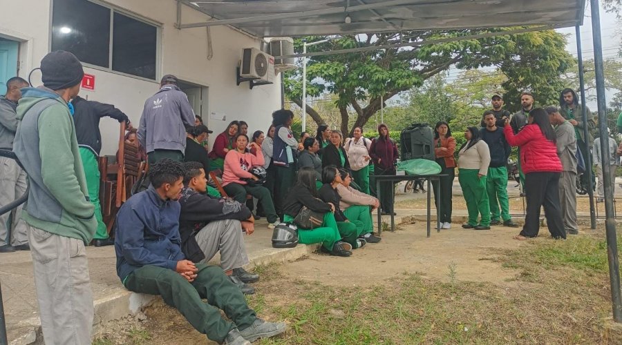 [Trabalhadores da Creta na Uesb paralisam atividades em protesto; “Graves irregularidades da empresa”, diz SindilimpBA ]