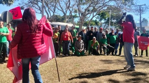 [Terceirizados da Creta na Uesb de Vitória da Conquista chegam ao quinto dia de paralisação ]
