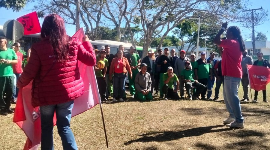 [Terceirizados da Creta na Uesb de Vitória da Conquista chegam ao quinto dia de paralisação ]